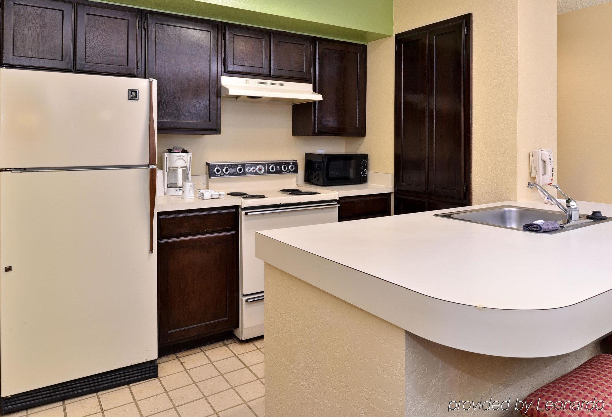 Americas Best Value Inn & Suites Extended Stay - Талса Экстерьер фото